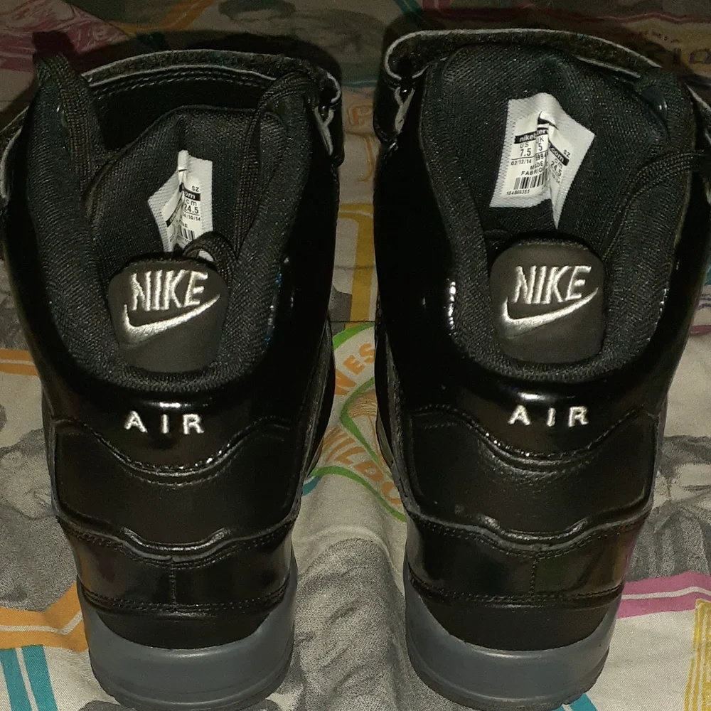 Retro Nostalgic Nike Black High-Top Sneakers - Picture 5 of 13